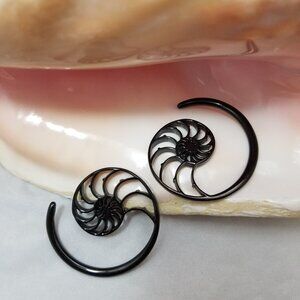 Elegant Black plated steel hangers with Spiral Shell Design 6G Gauge - pair